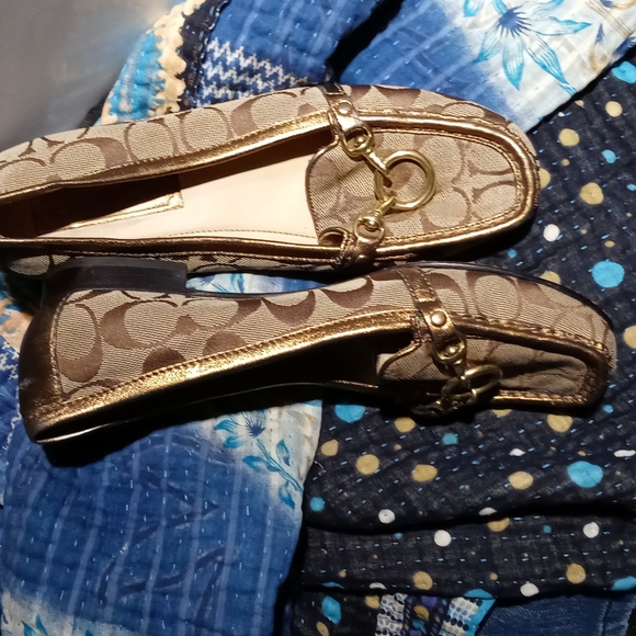 Coach Signature Square-toed Loafers Gold 8M - Picture 3 of 7